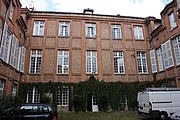 Hôtel Reich de Pennautier : façade centrale dans la cour.