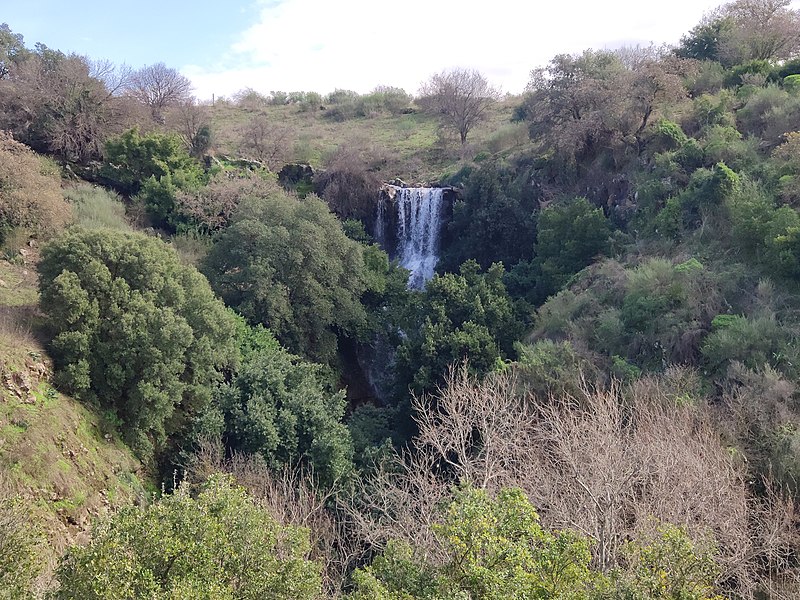 File:Pera Waterfall 3.jpg