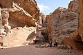 Petra-Wadi al-Farasa-46-Treppe-Touristinnen-2010-gje.jpg