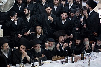 Ortidoksni Judje na purimski zabavi, Bnei Brak, Izrael