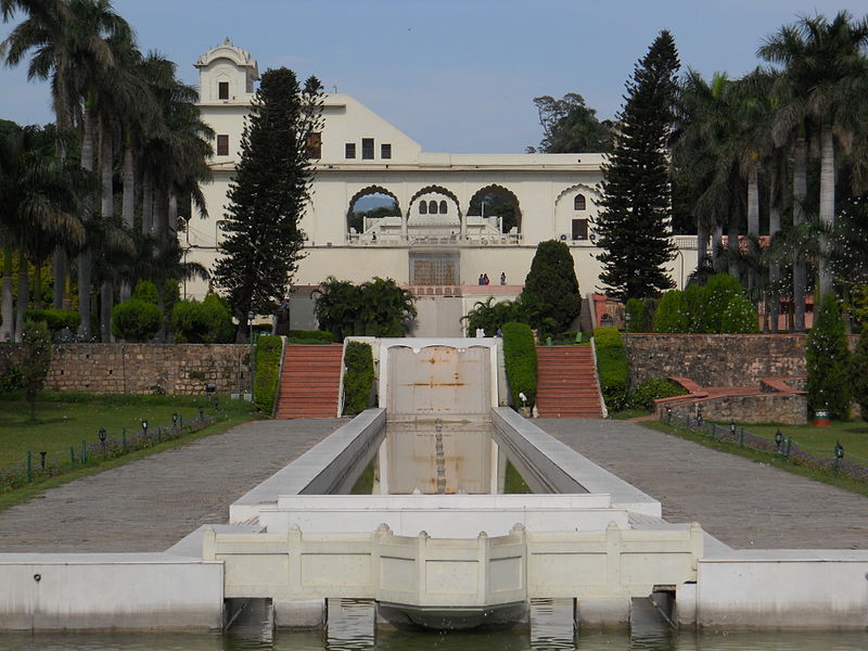 File:Pinjore Garden.JPG