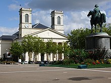 Archivo:Place_Napoléon_Eglise_Saint-Louis.JPG