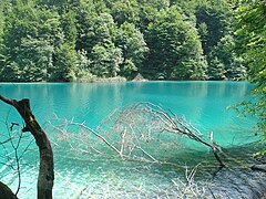 Turquoise water along the unpaved route