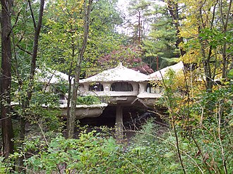 Another view of the house Pod house, Perinton, New York.JPG