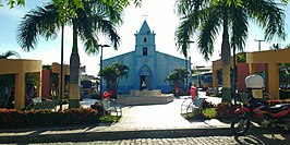 Het plein praça Valentim Guinter en de katholieke kerk Nossa Senhora da Salete in Serrinha dos Pintos