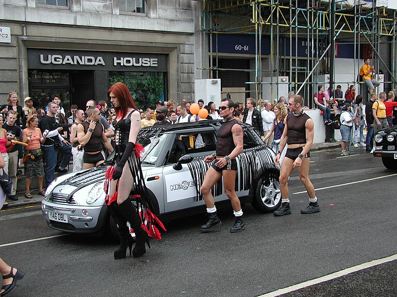 File:Pride London 2001 41.JPG