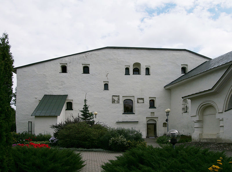 File:Pskov MenshikovChambers.JPG