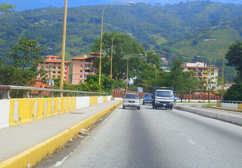 File:Puente sobre el río Chama, Mérida, Venezuela.JPG