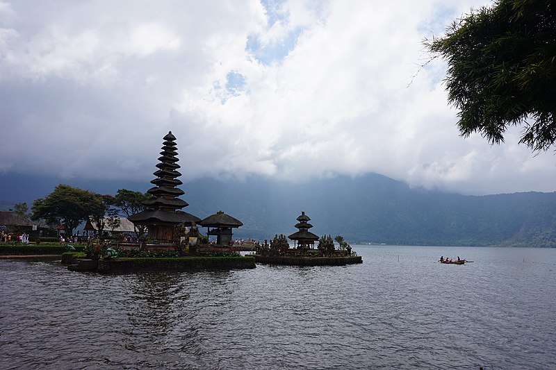 File:Pura Ulun Danu Bratan, Bedugul, Bali.jpg