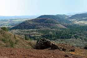 Puy de Vichatel a jeho kráter.