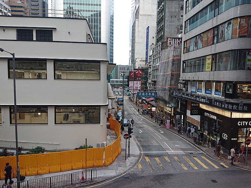 File:Queen Victoria Street towards North.jpg