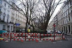 Ayakta duran Queen's Gardens'ın açıklayıcı görüntüsü, Westminster