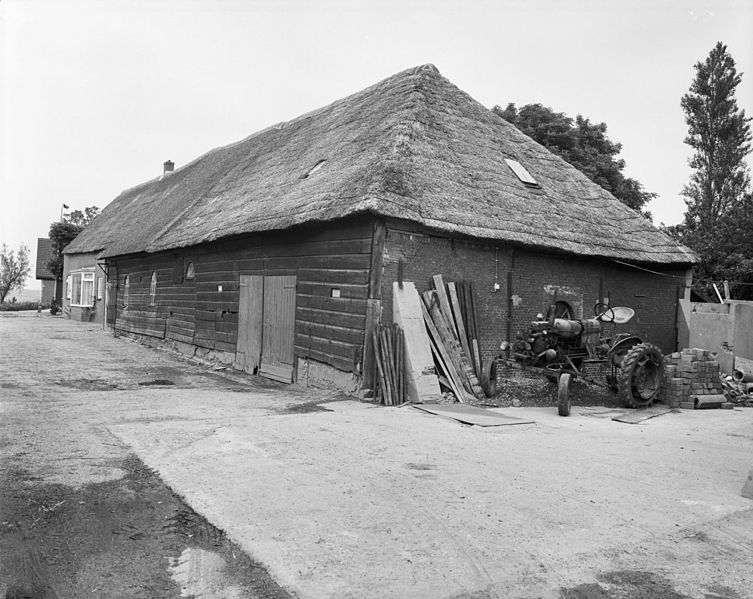 File:Rechter zijgevel en achtergevel - Zevenhuizen - 20222048 - RCE.jpg