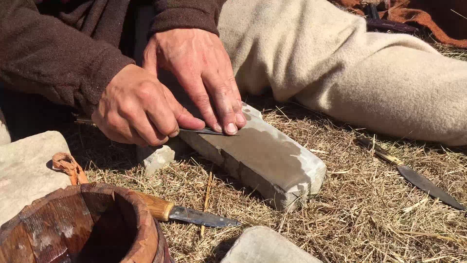 https://upload.wikimedia.org/wikipedia/commons/thumb/e/e1/Recreated_historical_knife_sharpening_with_natural_grindstone.webm/1920px--Recreated_historical_knife_sharpening_with_natural_grindstone.webm.jpg