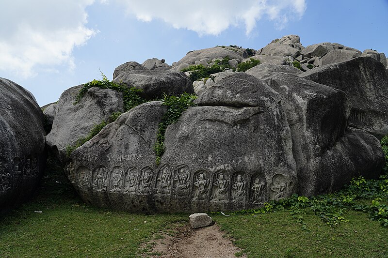 File:Reliefs carved into the rock walls near Kawa-Dol (Kawva-Dol) hillocks at Kurisarai village in Gaya District of Bihar 14.jpg