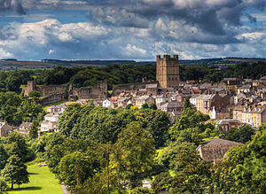 Castelo de Richmond visto da Maison Dieu.jpg