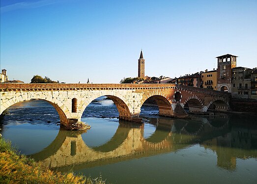 Riflessi sull'Adige - Ponte Pietra, Verona, Italia