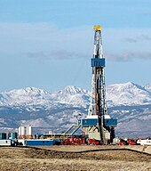 Drilling rig for natural gas near the Wind River Range Rig wind river.jpg