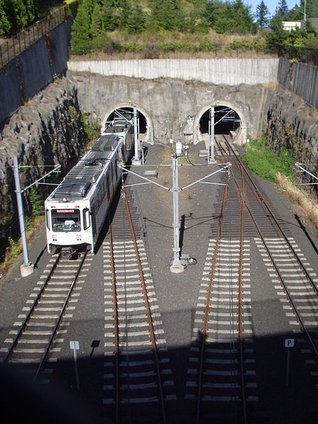 File:Robertson tunnel west end P2253.jpeg