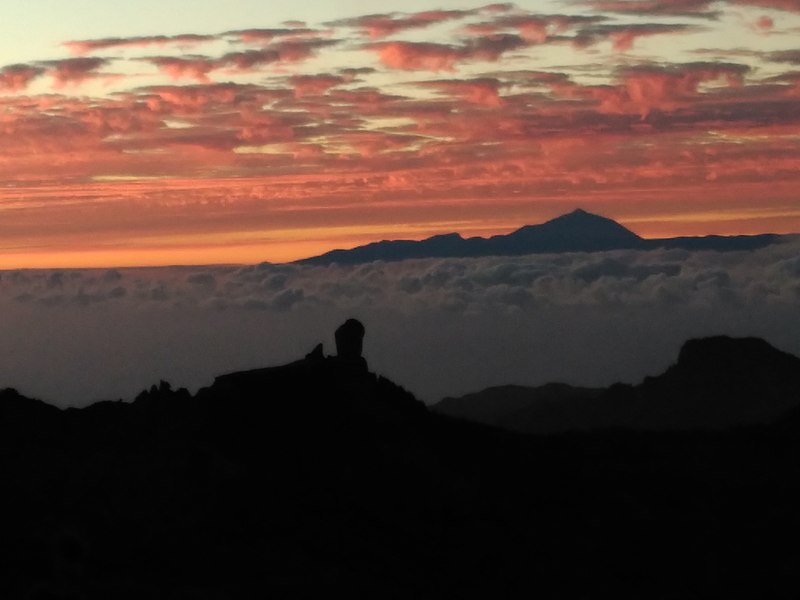 File:Roque Nublo al Atardecer.jpg