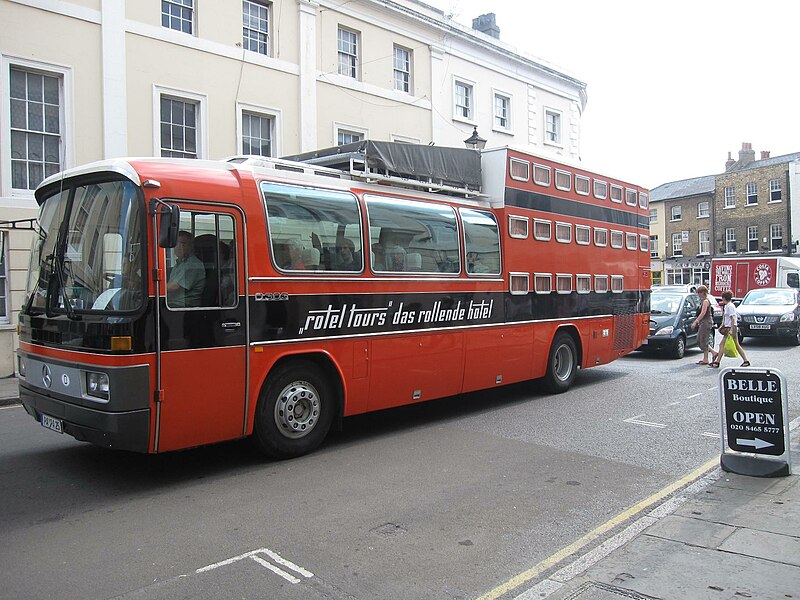 File:Rotel Tours Bus Greenwich.jpg