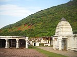 Tapınaklar grubu- (i) Dharmalingeswara (ii) Radha Madhava Swamy (iii) Visweswara Swamy varu