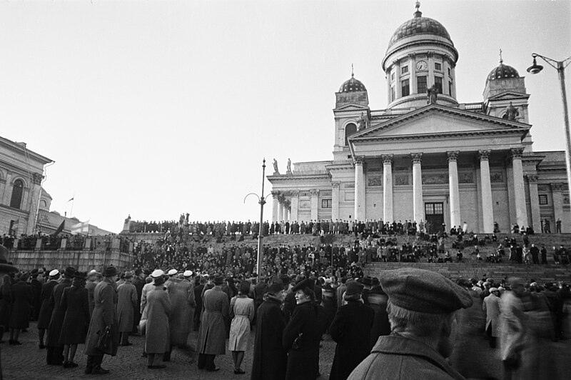 File:SKDL-n järjestämä kansalaiskokous Senaatintorilla Berliinin valtauksen johdosta - N154104 - hkm.HKMS000005-000002oq.jpg