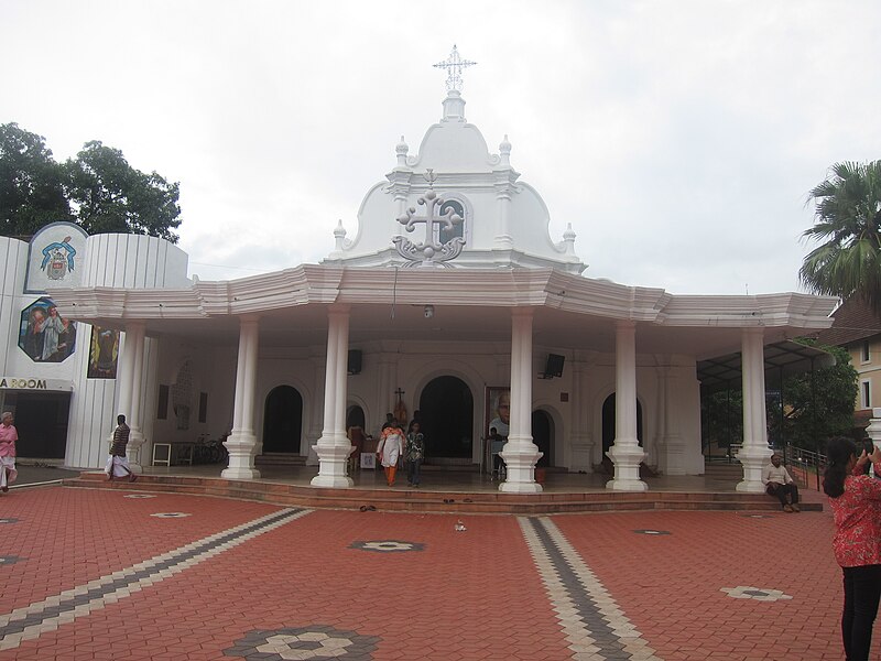 File:Saint Joseph's Church, Mannanam - സെന്റ് ജോസഫസ് ചർച്ച്, മാന്നാനം 06.jpg