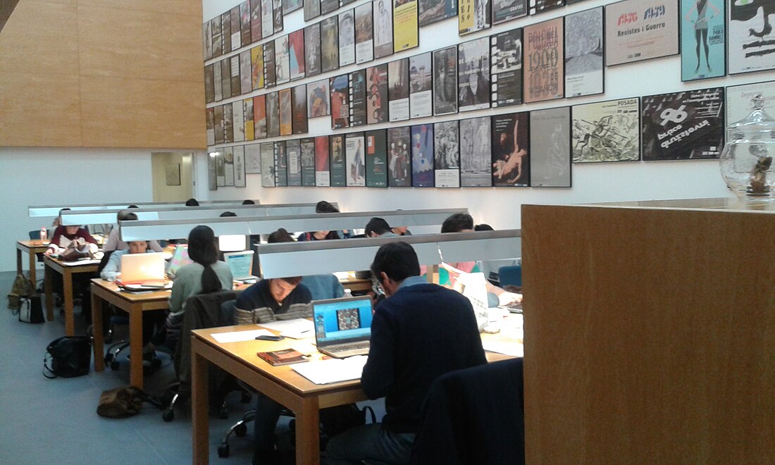 File:Sala de lectura biblioteca MuVIM.jpg