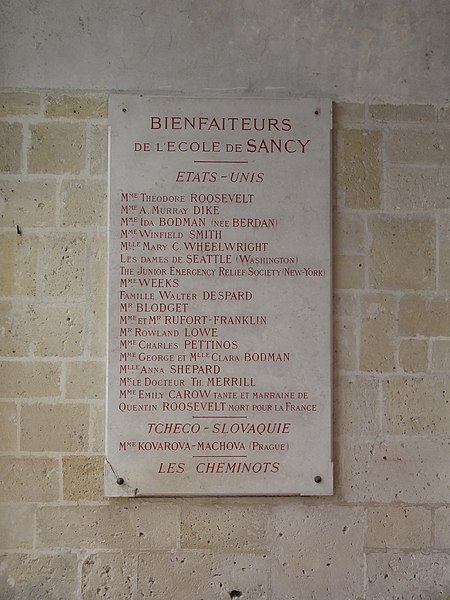 Sancy-les-Cheminots (Aisne) église (03) plaque bienfaiteurs de l'école.JPG