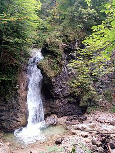 Ein Wasserfall der Schleifmühlenlaine in der Schleifmühlklamm