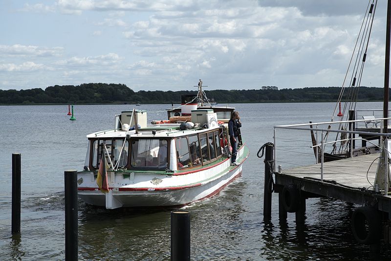 File:Schleswig - Am Hafen - Fahrgastbrücke - Atlas 01 ies.jpg