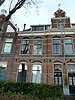 Woonhuis met kenmerken van Hollandse neorenaissance en classicisme stijl
