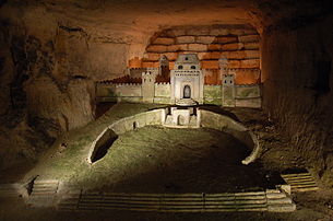 Sculpture de la galerie de Port Mahon, dans les catacombes de Paris. (définition réelle 2 256 × 1 496)