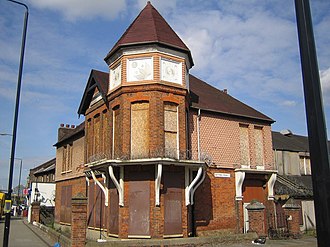 The abandoned Tate Institute building in 2007 Silvertown, The former Tate Institute - geograph.org.uk - 400782.jpg