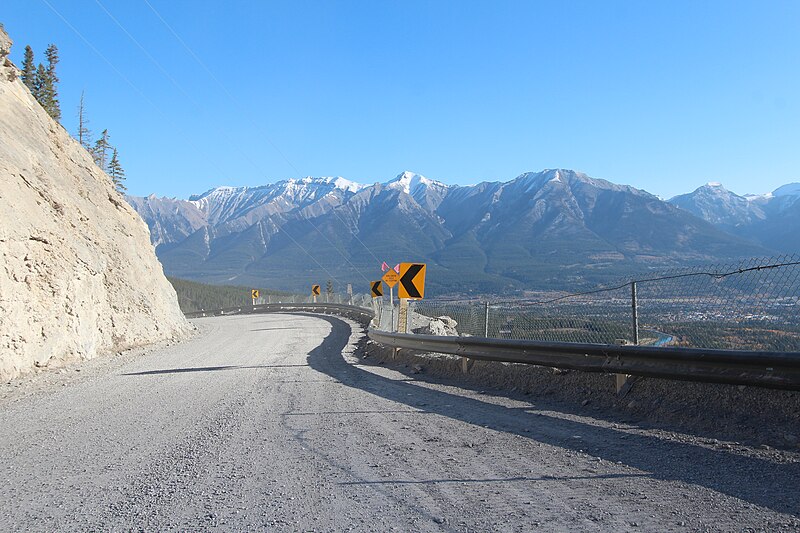 File:Spray lakes road (10300979054).jpg