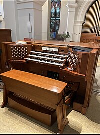 Organ console