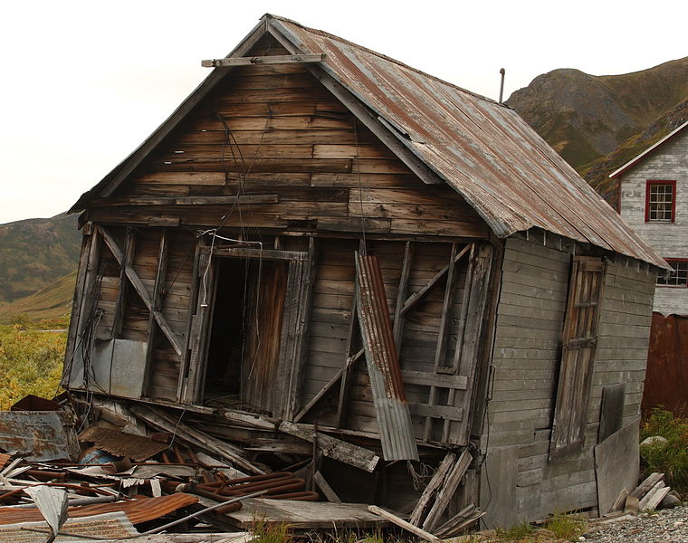 File:Starter home in Alaska (2940944790).jpg