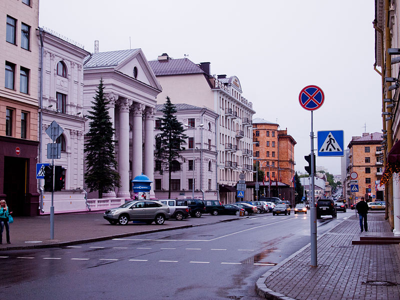 File:Straße mit Musikakademie.jpg