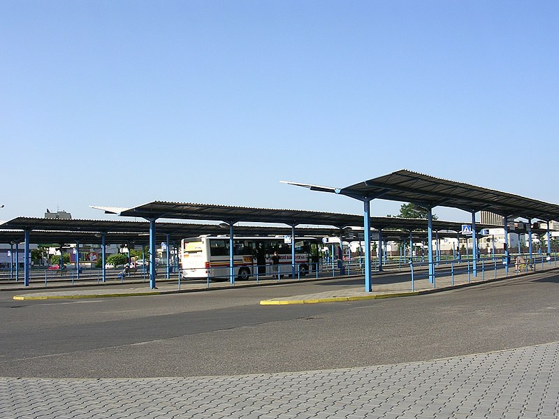 File:Strakonice, autobusové nádraží (02).jpg