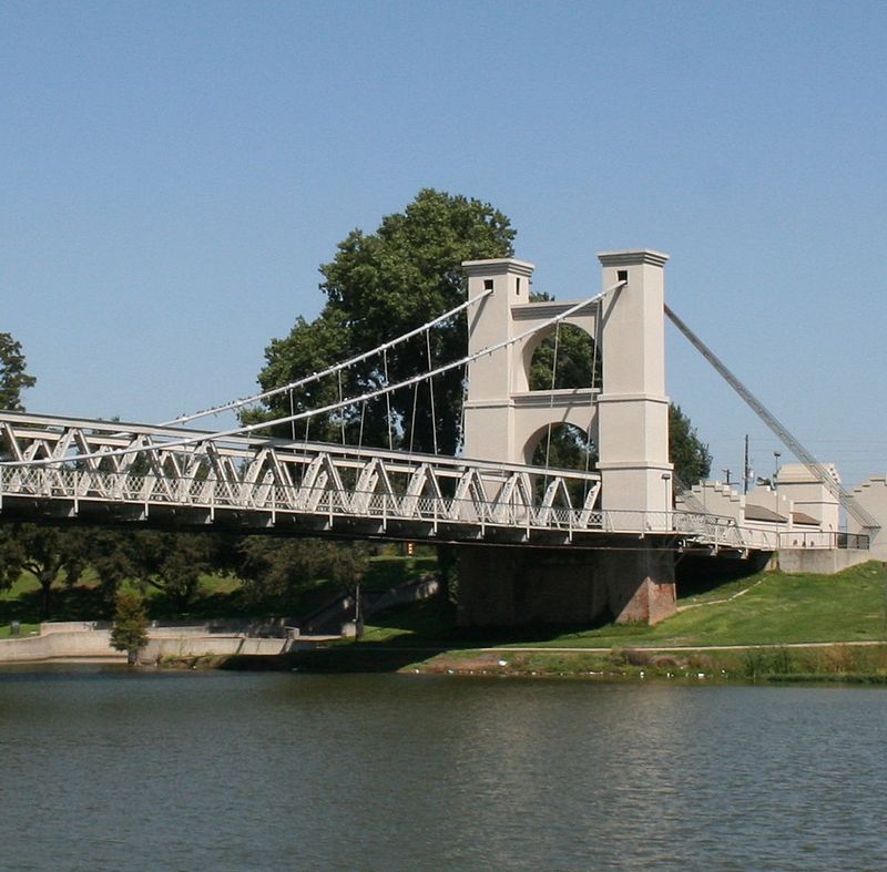 Pont Suspendu Qui Traverse La Rivière Bras À Waco, Texas, États-Unis Banque  D'Images et Photos Libres De Droits. Image 468228