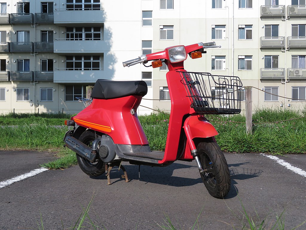 File:Yamaha Jog.jpg - Wikimedia Commons