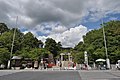 武田通から武田神社を見る（2017年8月17日撮影）