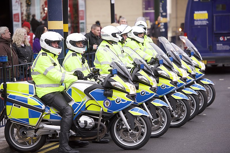 File:The Queen visits Birmingham - November 19 2015 (22723318148).jpg