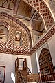 معماری مسجد و استفاده از رنگ های قهوه ای مربوط به دوره خاصی از معماری اسلامی