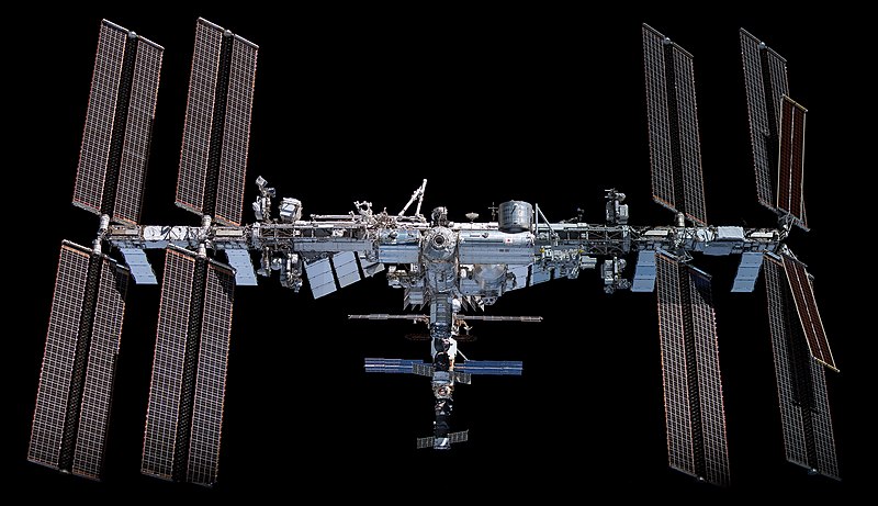 Archivo:The station pictured from the SpaceX Crew Dragon 5 (cropped).jpg
