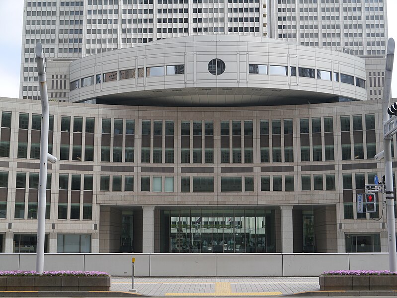 File:Tokyo Metropolitan Government Building Hof 6.jpg