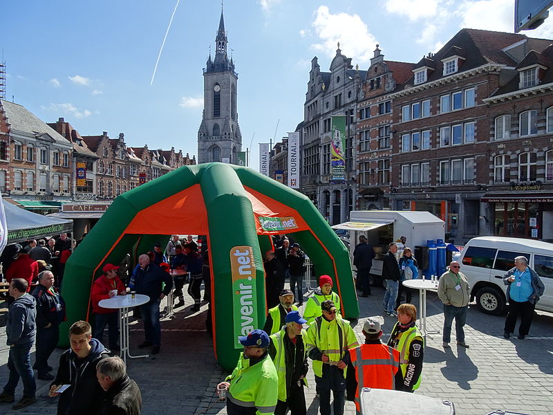 File:Tournai - Triptyque des Monts et Châteaux, étape 3, 5 avril 2015, départ (A17).JPG