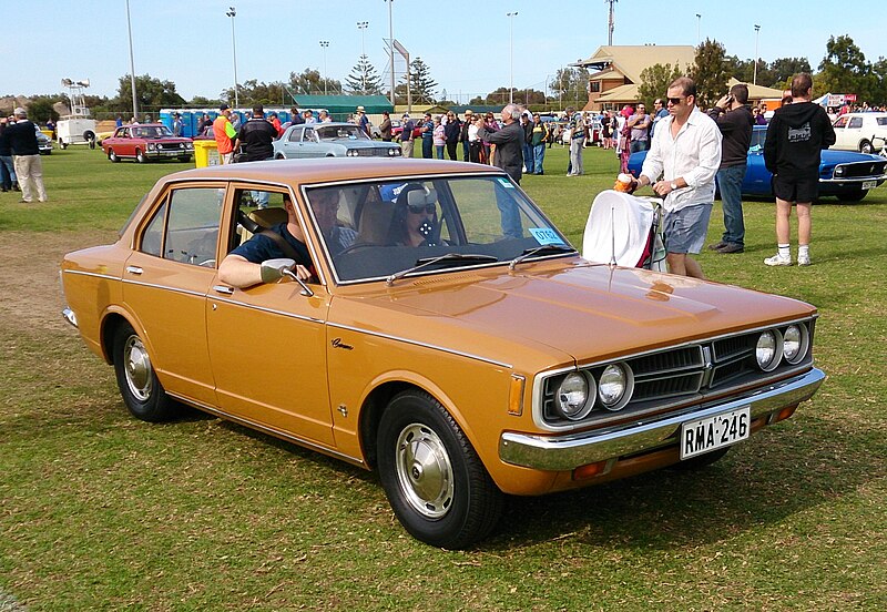 File:Toyota Corona 1600 Sedan (RT81).jpg