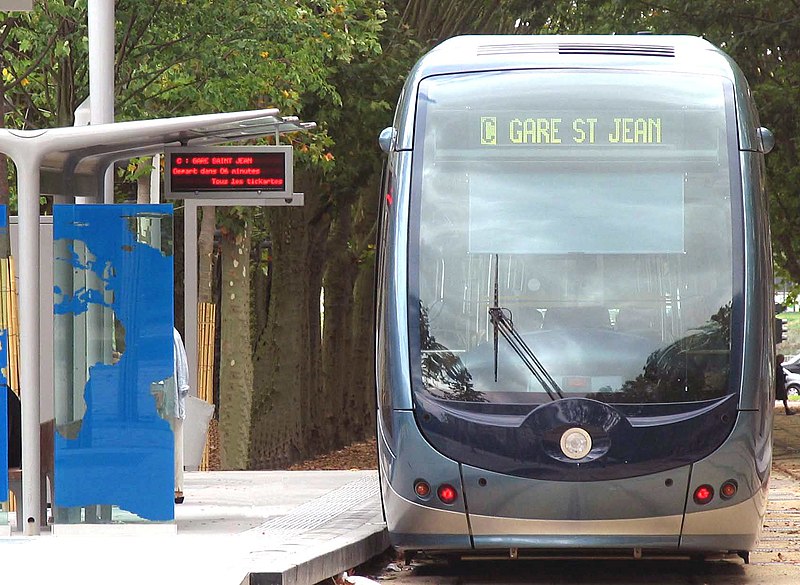 File:Tramway-bordeaux-face-avant.jpg